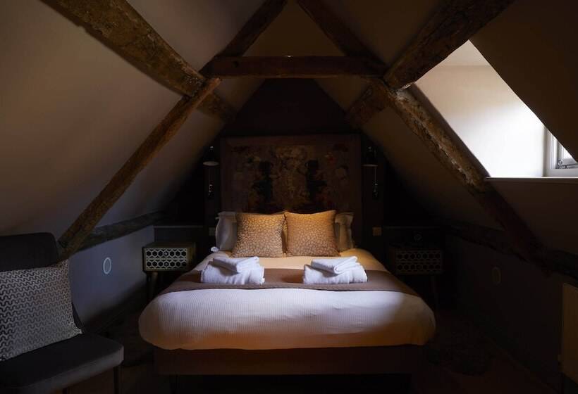 הוסטל The Archangel,restaurant & Bar With Rooms