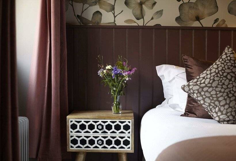 הוסטל The Archangel,restaurant & Bar With Rooms