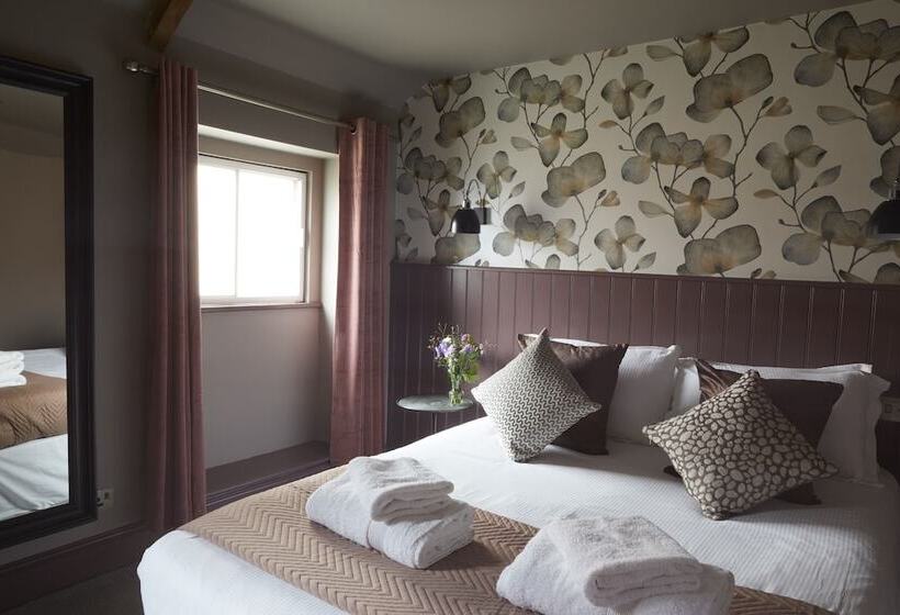 הוסטל The Archangel,restaurant & Bar With Rooms