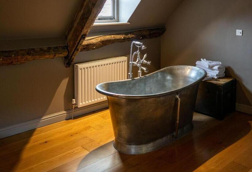 הוסטל The Archangel,restaurant & Bar With Rooms