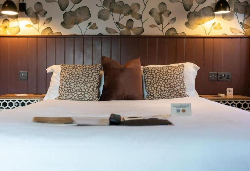 הוסטל The Archangel,restaurant & Bar With Rooms