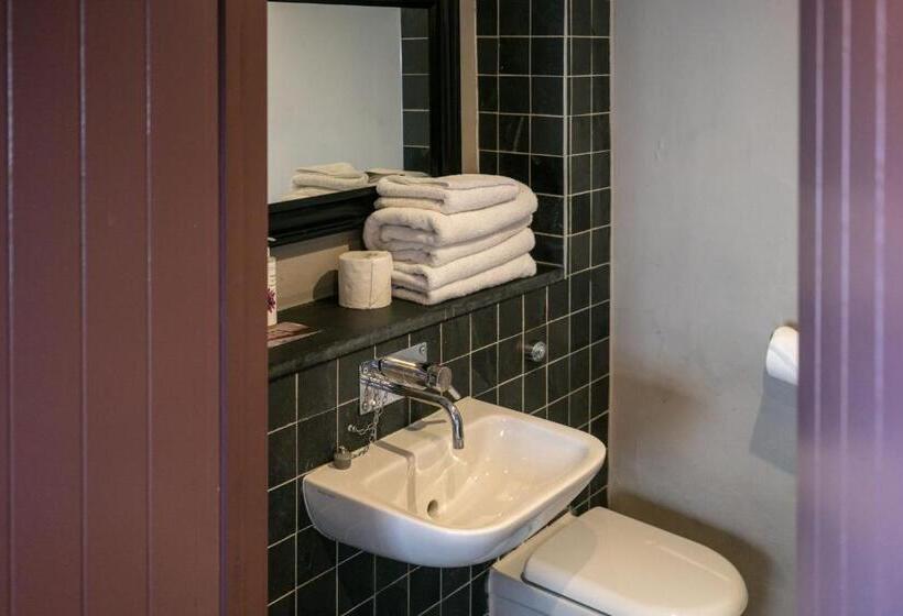 הוסטל The Archangel,restaurant & Bar With Rooms