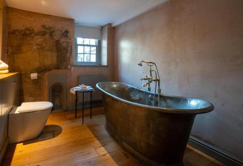 הוסטל The Archangel,restaurant & Bar With Rooms