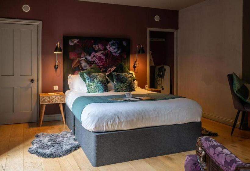 הוסטל The Archangel,restaurant & Bar With Rooms