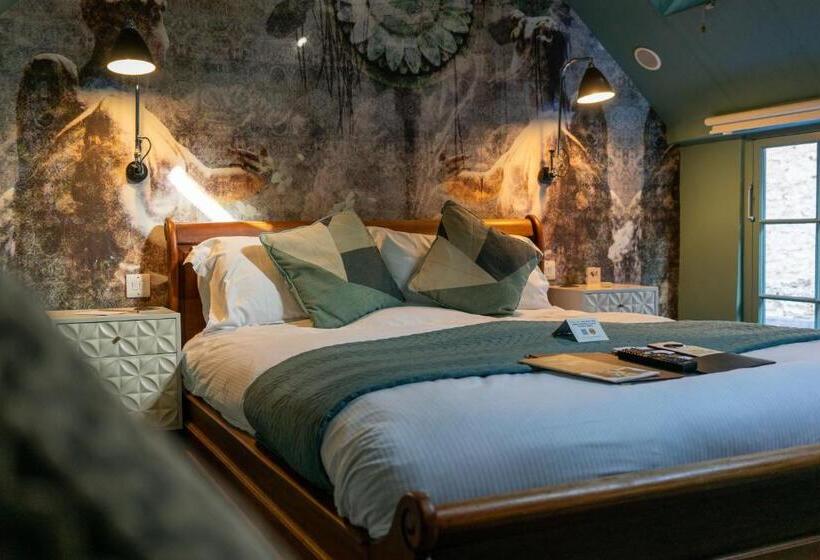 הוסטל The Archangel,restaurant & Bar With Rooms