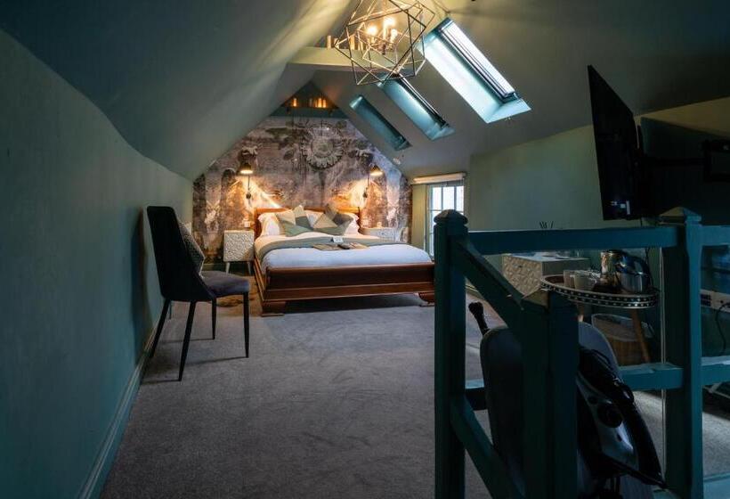 הוסטל The Archangel,restaurant & Bar With Rooms