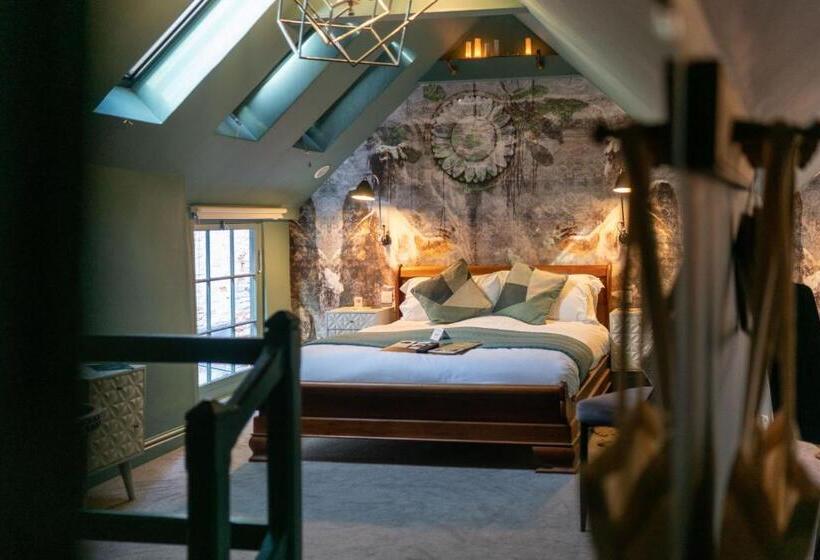 הוסטל The Archangel,restaurant & Bar With Rooms