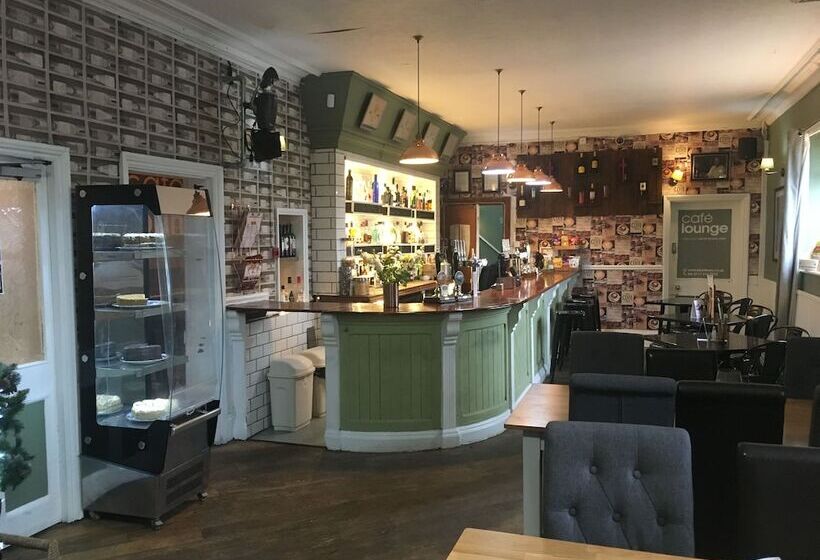 فندق صغير The Crown Inn   By Blunt Bars