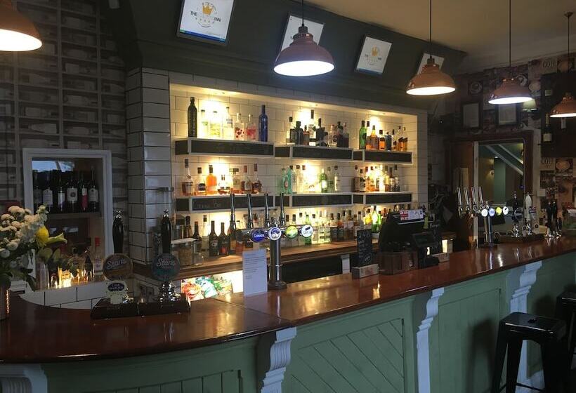 فندق صغير The Crown Inn   By Blunt Bars