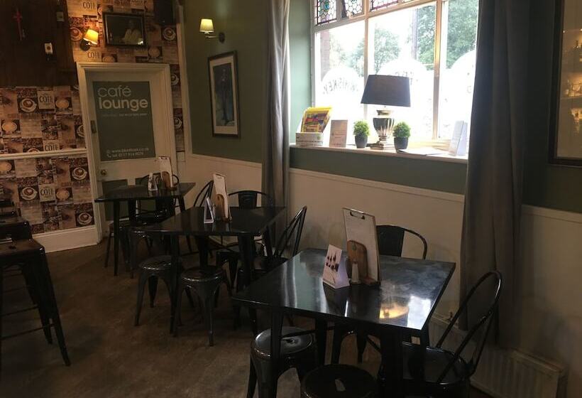 فندق صغير The Crown Inn   By Blunt Bars