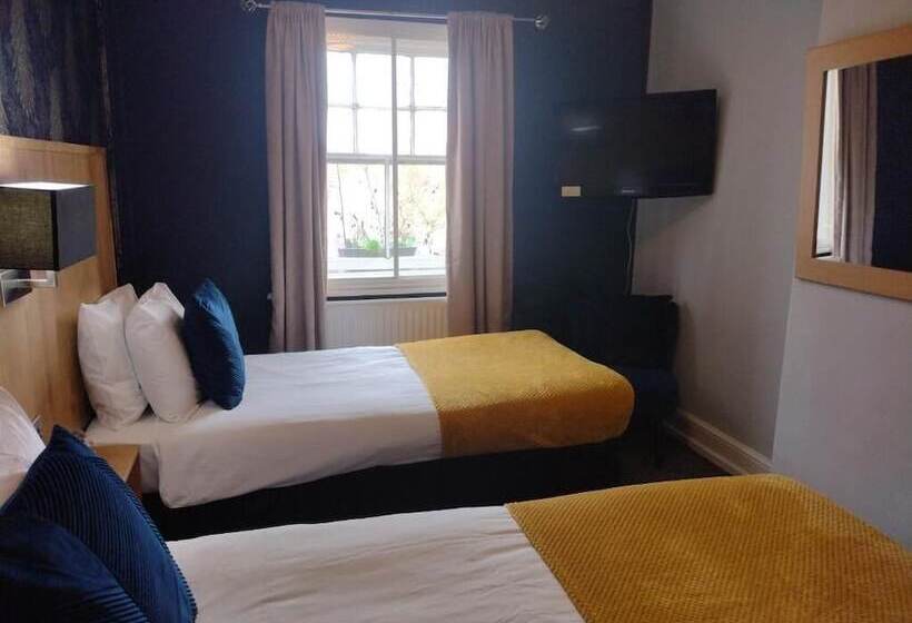 فندق صغير The Crown Inn   By Blunt Bars