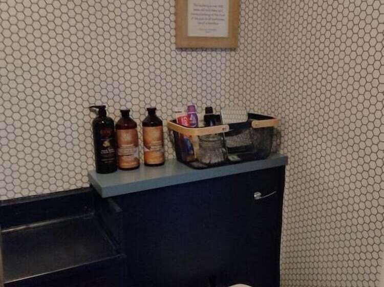 فندق صغير The Crown Inn   By Blunt Bars