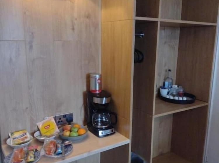 فندق صغير The Crown Inn   By Blunt Bars