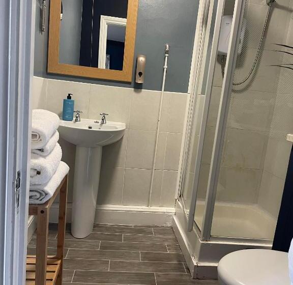 فندق صغير The Crown Inn   By Blunt Bars