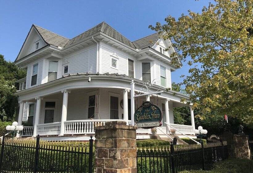 فندق صغير The Gables Inn