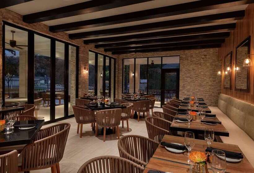هتل Hoodoo Moab, Curio Collection By Hilton