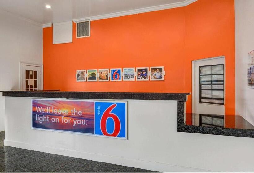 Motel 6moultrie, Ga