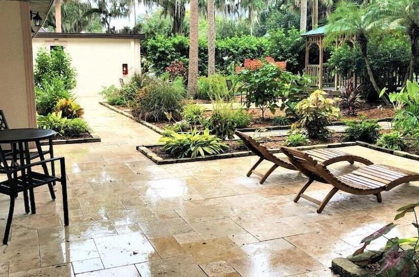 فندق على الطريق The Crystal Manatee