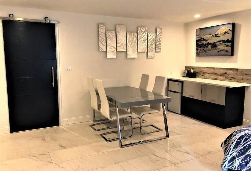 فندق على الطريق The Crystal Manatee