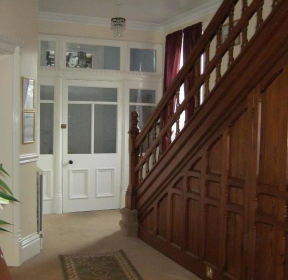 פנסיון Autumn Leaves Guest House