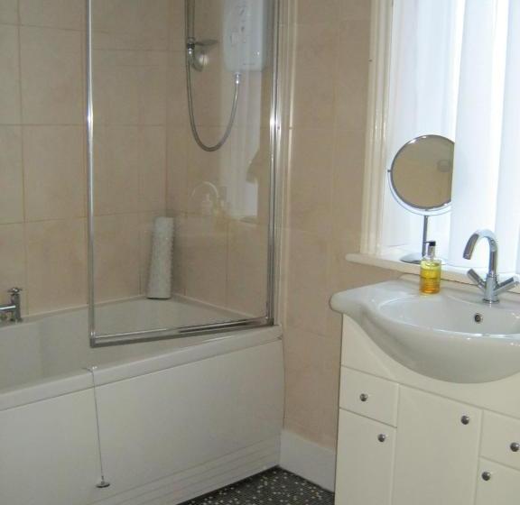 פנסיון Autumn Leaves Guest House