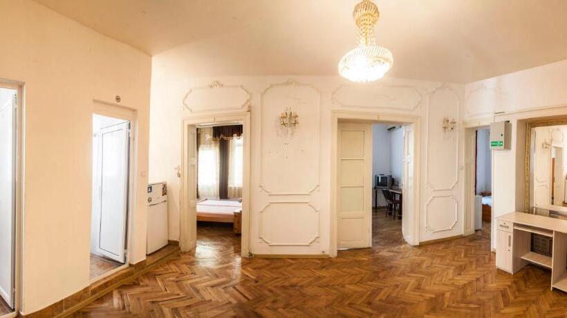 膳宿费 Central Guesthouse Five Corners