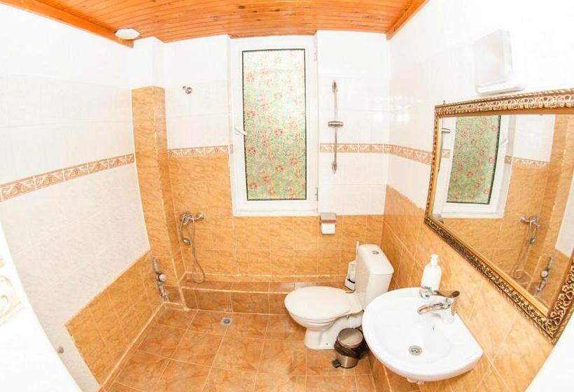 膳宿费 Central Guesthouse Five Corners