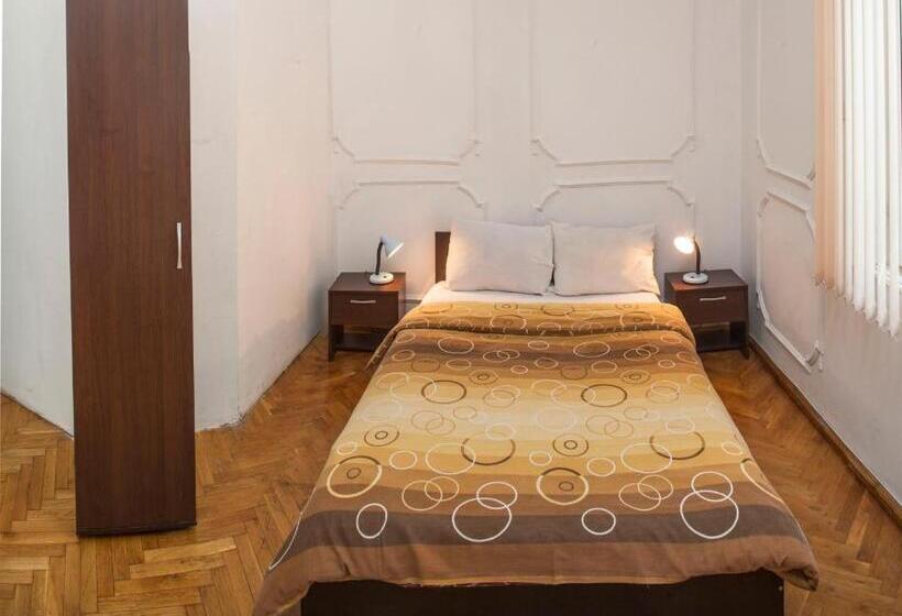 膳宿费 Central Guesthouse Five Corners