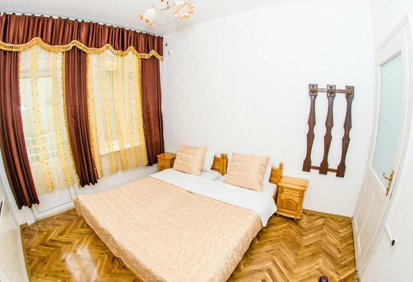 פנסיון Central Guesthouse Five Corners