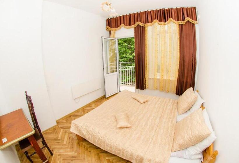 膳宿费 Central Guesthouse Five Corners