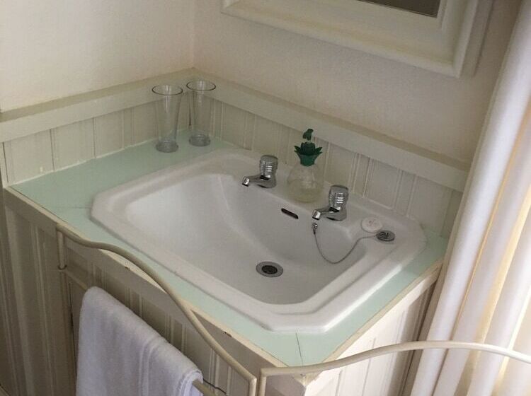 ペンション Cornerstones Guest House