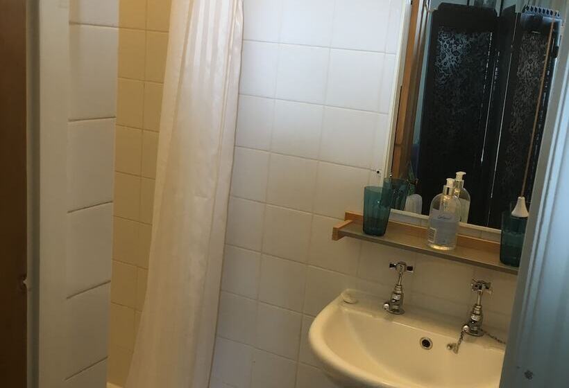 ペンション Cornerstones Guest House