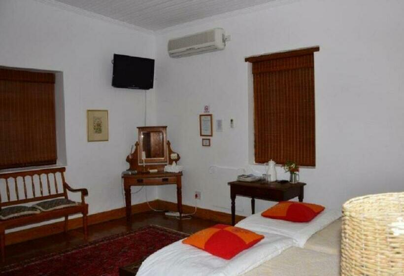 פנסיון Cypress Cottage