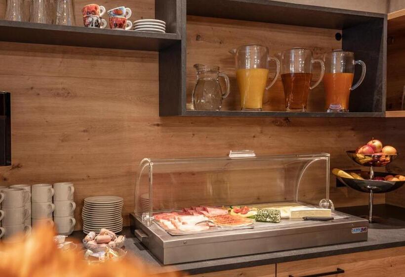 بنسيون Haus Manfred