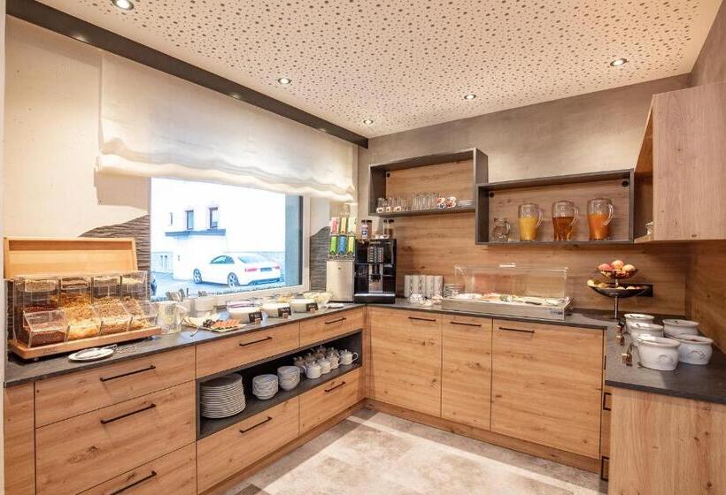 بنسيون Haus Manfred