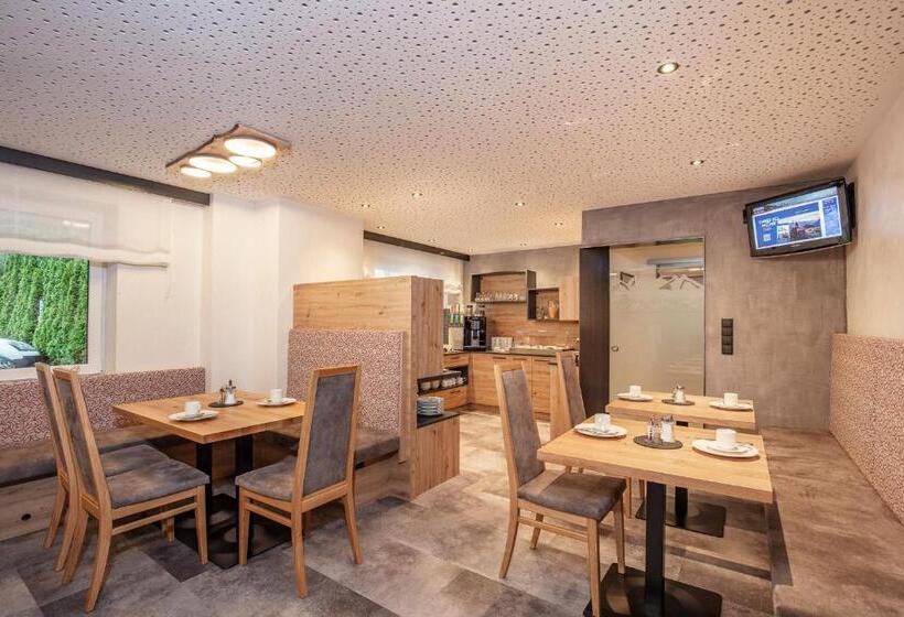 بنسيون Haus Manfred