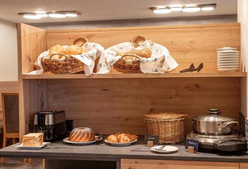 بنسيون Haus Manfred