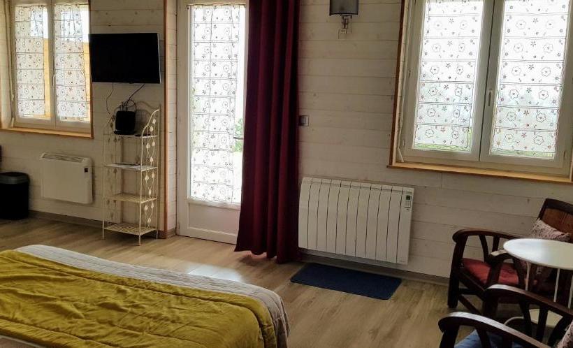 פנסיון La Rotonde Des Grânes