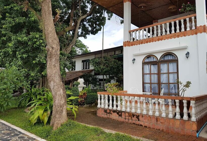 پانسیون Mut Mee Garden Guest House