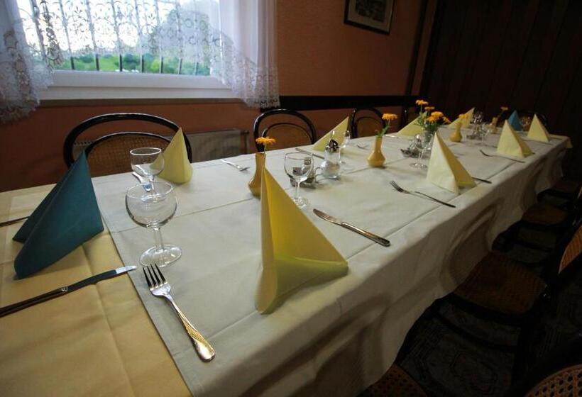 پانسیون Pod Orehi Guest House