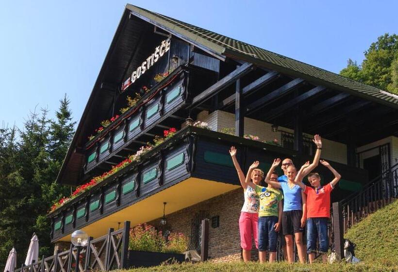 پانسیون Pod Orehi Guest House