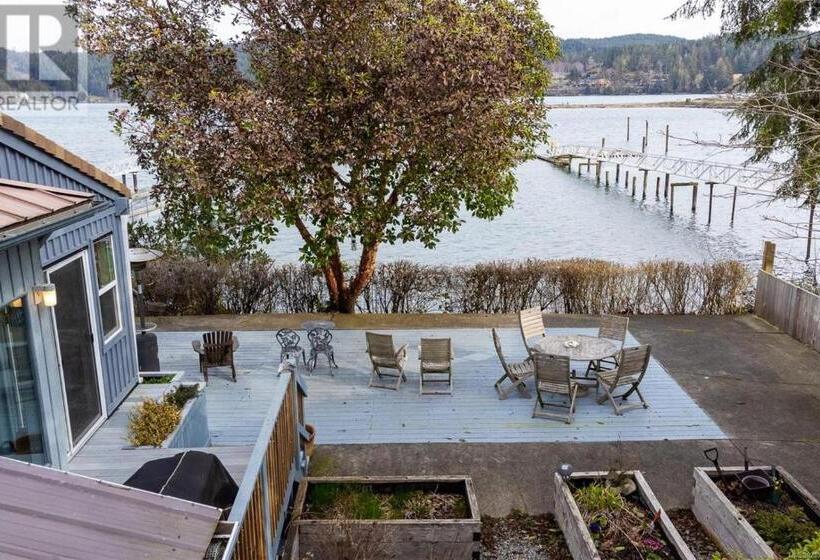 Пансион Salty Towers Ocean Front Cottages