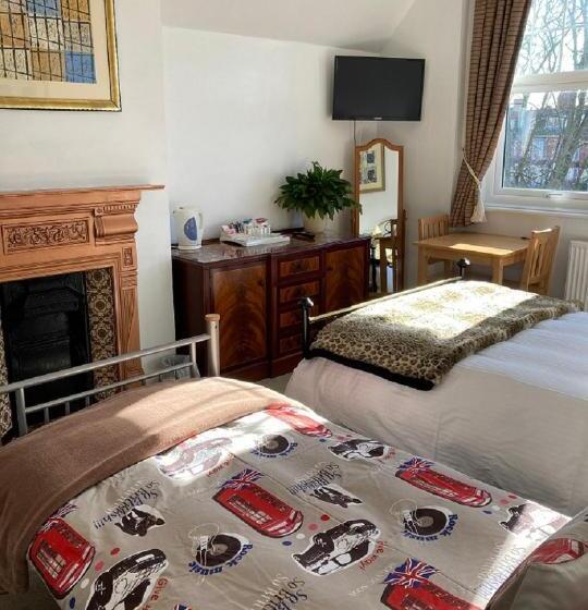 Пансион Shearwater