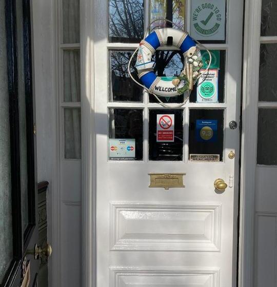 Пансион Shearwater