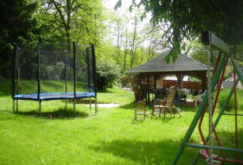 پانسیون Tavi Vendégház