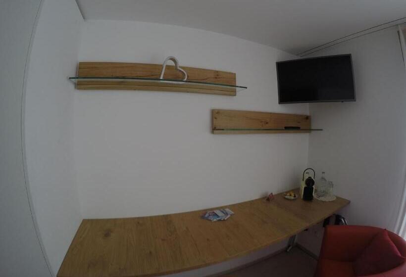 膳宿费 Ustria / Pensiun Trutg