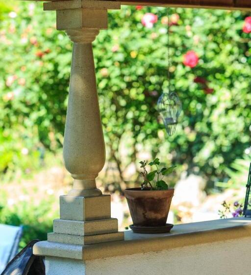 Pension Julia & Haus Elisabeth Wallner S Hofheuriger & Weinhof