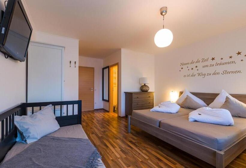 Pension Julia & Haus Elisabeth Wallner S Hofheuriger & Weinhof