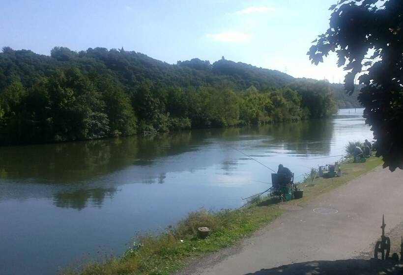 ユースホステル Au Comte De Mercy