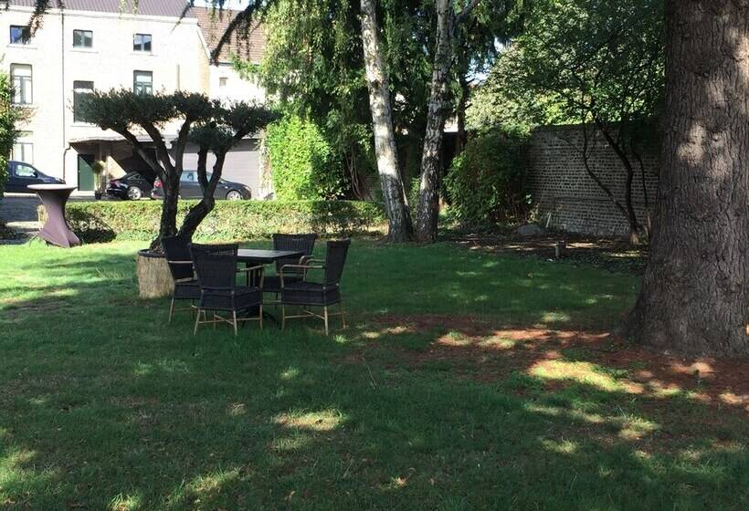 ユースホステル Au Comte De Mercy